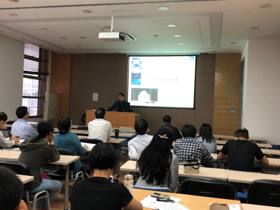 “一路走，一路带，一路话秋实”――探花视频